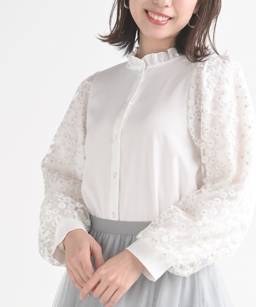 rps（アールピーエス）の「フラワーレース袖切替フリルネックブラウス（シャツ/ブラウス・レディース・ブラック/アイボリー/オフホワイト・M）」の2枚目の写真