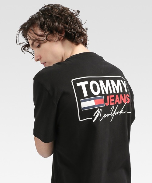 tommy jeans（トミー ジーンズ）の「バックロゴコットンTシャツ