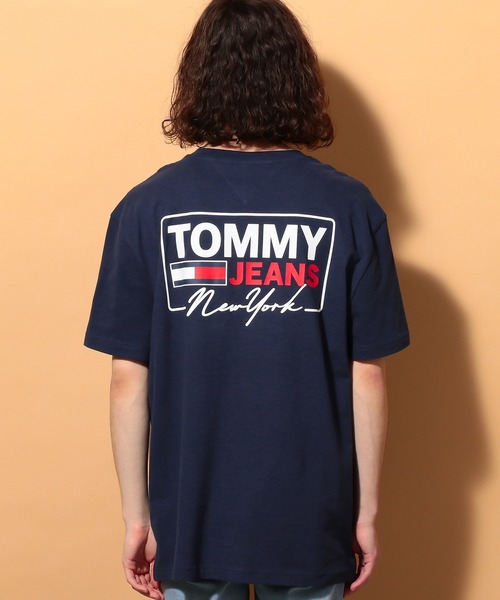 tommy jeans（トミー ジーンズ）の「バックロゴコットンTシャツ