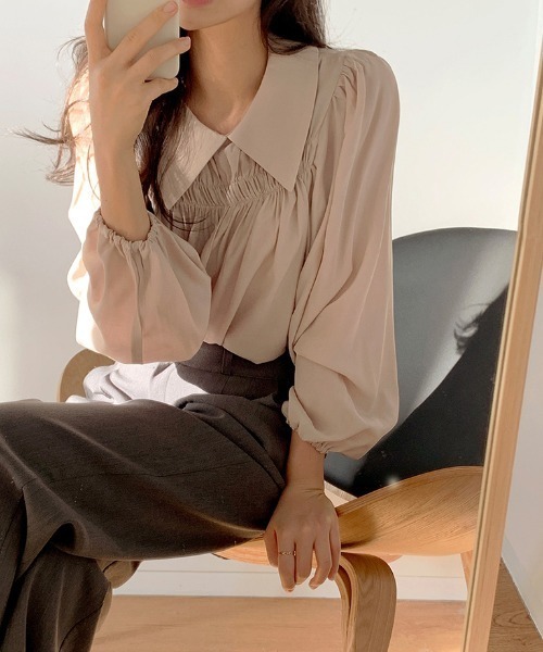 ABITOKYO（アビトーキョー）の「ビックフリル衿ボリュームスリーブギャザーブラウス（シャツ/ブラウス・レディース・ホワイト/ピンクベージュ・FREE）」の4枚目の写真