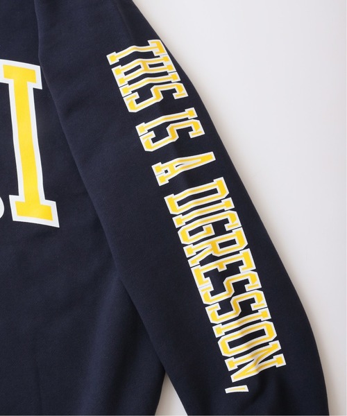 JOURNAL STANDARD（ジャーナルスタンダード）の「【かまいたち×JOURNAL STANDARD】K.M.I ロゴ スウェット/カレッジロゴ（スウェット・メンズ・ホワイト/ネイビー・MEDIUM/LARGE/X-LARGE）」の3枚目の写真