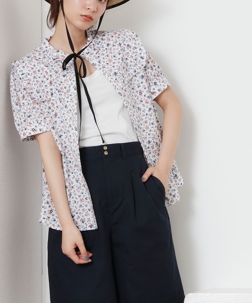 POU DOU DOU(プードゥドゥ)の「スクエアヨークフリルブラウス(シャツ/ブラウス・レディース・ネイビー/オフホワイト/ミント・3)」の1枚目の写真