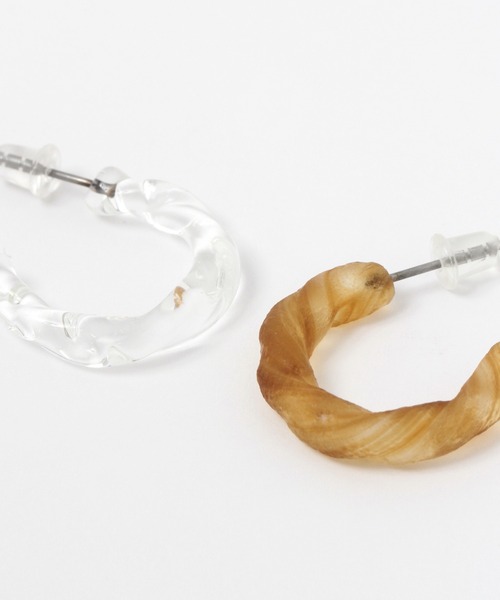 GLOBAL WORK(グローバルワーク)の「グラスフープピアス/948703(ピアス(両耳用)・レディース・オフホワイト/グリーン/ライトベージュ/パープル系その他2・FREE)」の5枚目の写真