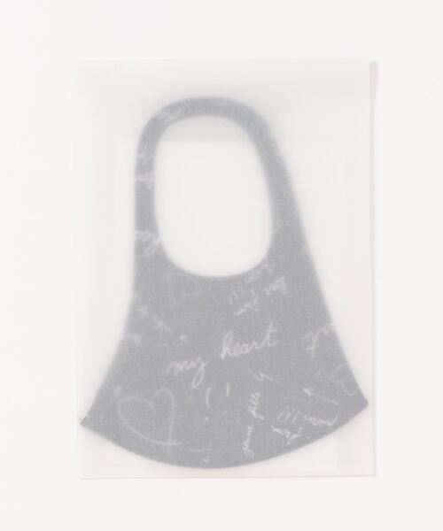 To b. by agnes b.（トゥービーバイアニエスベー）の「WQ92 MASK メッセージパターンファッションマスク（マスク・レディース・ピンク/ベージュ/ブラック・UNI）」の2枚目の写真