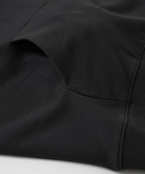 MILKFED.（ミルクフェド）の「ARCH LOGO BIG SWEAT HOODIE（パーカー・レディース・ブラック/ベージュ/オフホワイト/ライトグリーン・ONE SIZE）」の8枚目の写真