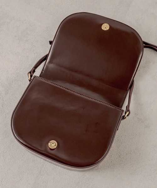 OLIVE des OLIVE（オリーブデオリーブ）の「パールフラップバッグ（ショルダーバッグ・レディース・ダークブラウン/ブラック/オフホワイト・FREE）」の14枚目の写真