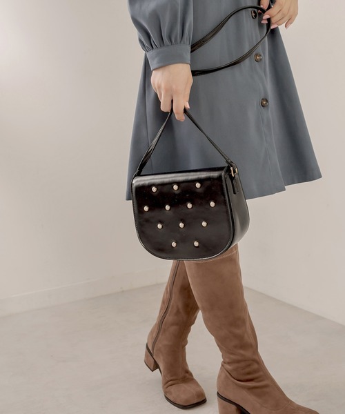 OLIVE des OLIVE（オリーブデオリーブ）の「パールフラップバッグ（ショルダーバッグ・レディース・ダークブラウン/ブラック/オフホワイト・FREE）」の10枚目の写真