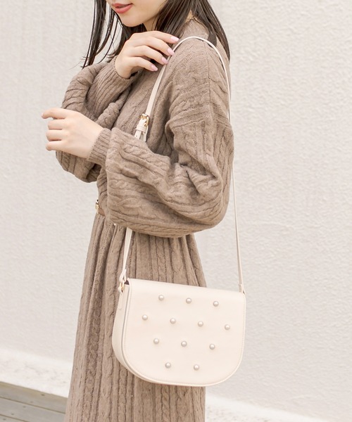 OLIVE des OLIVE（オリーブデオリーブ）の「パールフラップバッグ（ショルダーバッグ・レディース・ダークブラウン/ブラック/オフホワイト・FREE）」の4枚目の写真