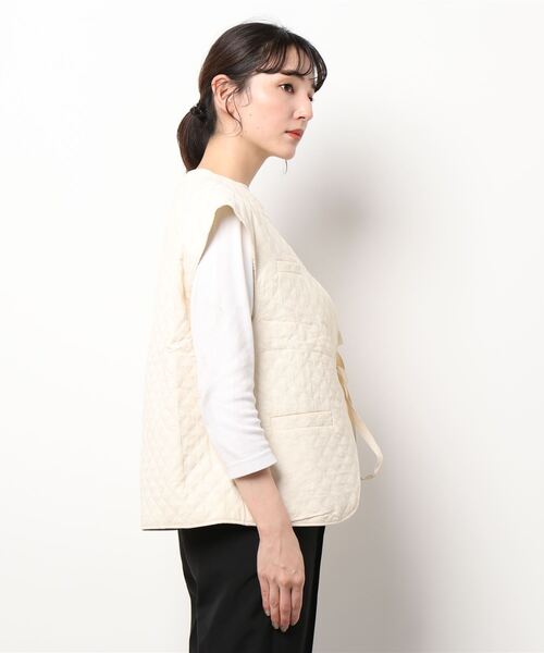 aimoha（アイモハ）の「フェイクダウンキルティング　 紐付きベスト（ダウンベスト・レディース・ホワイト・MEDIUM/SMALL）」の3枚目の写真