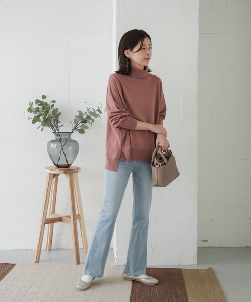 URBAN RESEARCH DOORS（アーバンリサーチドアーズ）の「フレアデニムパンツ（デニムパンツ・レディース・ライトインディゴブルー/ワンウォッシュ・38/36）」の16枚目の写真