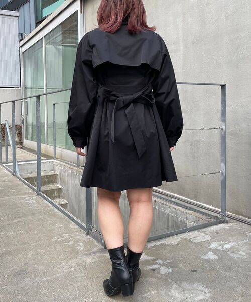 MAJESTIC LEGON(マジェスティックレゴン)の「スタイルアップステンカラーコート(ステンカラーコート・レディース・ブラック/ベージュ/アイボリー/ピンク・SMALL/MEDIUM)」の10枚目の写真