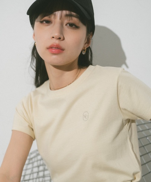 VANNIE U（ヴァニーユー）の「オーバルロゴTシャツ（Tシャツ/カットソー・レディース・ホワイト/ブラック/ライトピンク/ピンク/ネイビー/イエロー・FREE）」の4枚目の写真