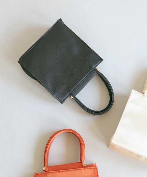 URBAN RESEARCH ROSSO(アーバンリサーチロッソ)の「サテンミニハンドバッグ(ハンドバッグ・レディース・ブラック/オフホワイト/ライトブラウン・FREE)」の3枚目の写真
