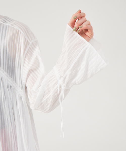 qualite（カリテ）の「アシメギャザーブラウス（シャツ/ブラウス・レディース・ベージュ/オフホワイト・フリー）」の4枚目の写真