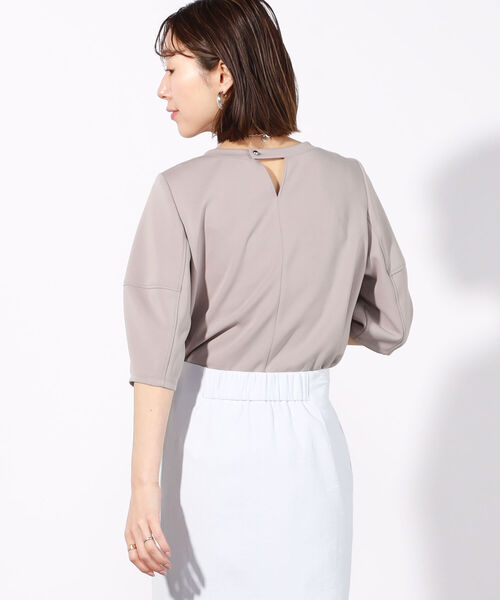 NOLLEY’S Sophi(ノーリーズソフィ)の「ダンボールプルオーバーカットソー(Tシャツ/カットソー・レディース・ホワイト/ブラック/ベージュ・38/36)」の4枚目の写真