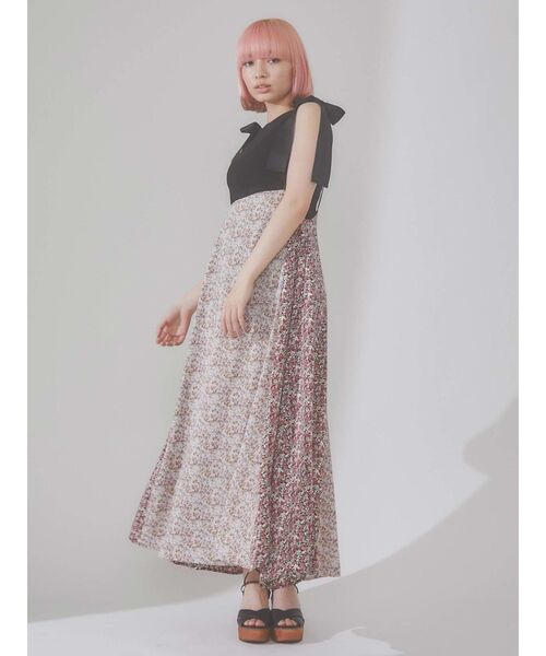 merry jenny（メリージェニー）の「floralストラップロングスカート（スカート・レディース・アイボリー/ブラック・FREE）」の2枚目の写真