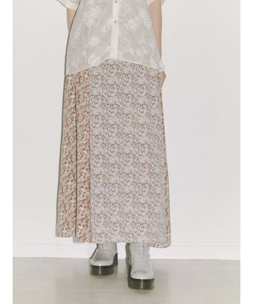 merry jenny（メリージェニー）の「floralストラップロングスカート（スカート・レディース・アイボリー/ブラック・FREE）」の3枚目の写真