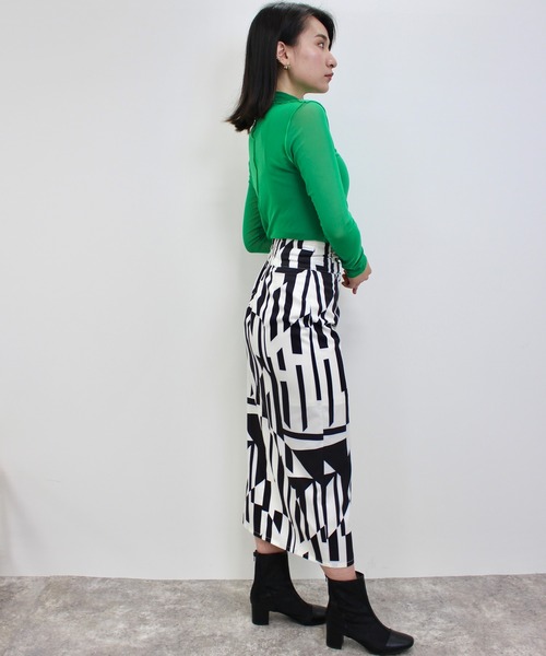 MLI'A（エムリア）の「ジオメ柄フロントスリットナロースカート（スカート・レディース・ホワイト×ブラック/ブラウン・FREE）」の12枚目の写真