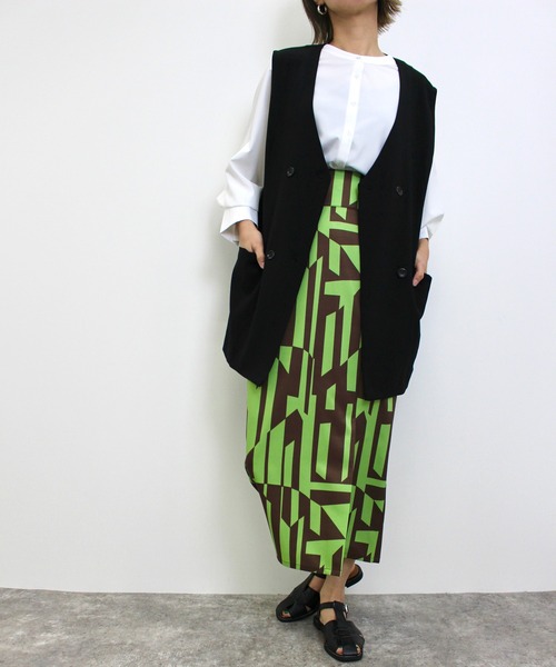 MLI'A（エムリア）の「ジオメ柄フロントスリットナロースカート（スカート・レディース・ホワイト×ブラック/ブラウン・FREE）」の17枚目の写真