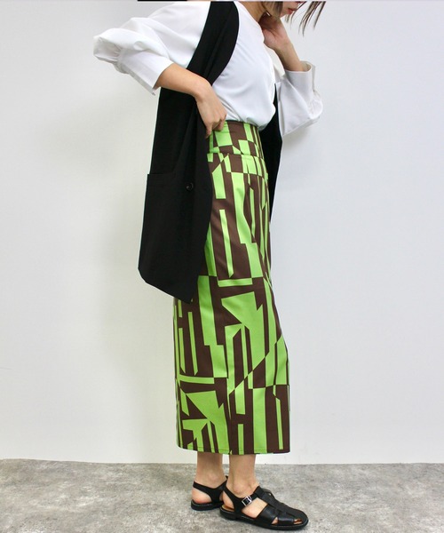 MLI'A（エムリア）の「ジオメ柄フロントスリットナロースカート（スカート・レディース・ホワイト×ブラック/ブラウン・FREE）」の19枚目の写真