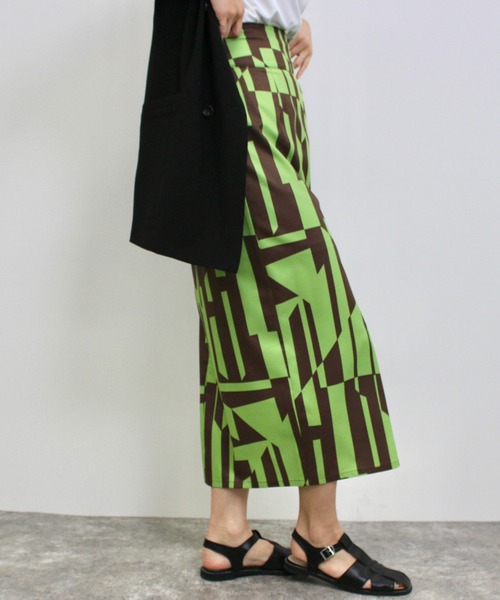 MLI'A（エムリア）の「ジオメ柄フロントスリットナロースカート（スカート・レディース・ホワイト×ブラック/ブラウン・FREE）」の20枚目の写真