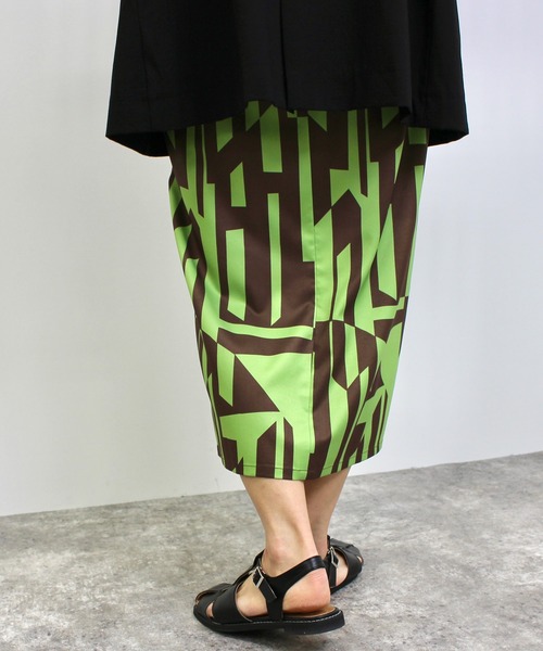 MLI'A（エムリア）の「ジオメ柄フロントスリットナロースカート（スカート・レディース・ホワイト×ブラック/ブラウン・FREE）」の22枚目の写真