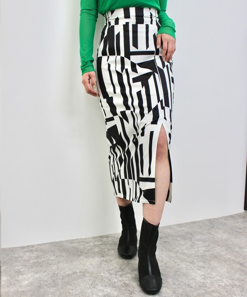 MLI'A（エムリア）の「ジオメ柄フロントスリットナロースカート（スカート・レディース・ホワイト×ブラック/ブラウン・FREE）」の10枚目の写真