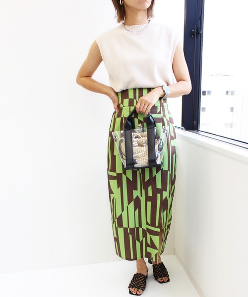 MLI'A（エムリア）の「ジオメ柄フロントスリットナロースカート（スカート・レディース・ホワイト×ブラック/ブラウン・FREE）」の15枚目の写真