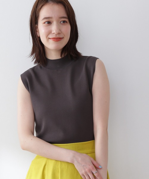 N.（N. Natural Beauty Basic）（エヌエヌナチュラルビューティーベーシック）の「◆総針ボトルネックノースリーブニット（ニット/セーター・レディース・ブラック/ブラウン/オフホワイト/イエロー/グリーン・MEDIUM）」の3枚目の写真