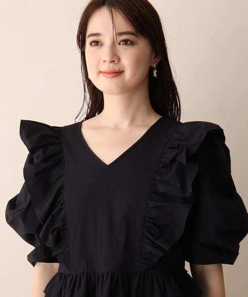 OPAQUE.CLIP(オペークドットクリップ)の「◆フリルデザインVネックブラウス(シャツ/ブラウス・レディース・ブラック/ホワイト系/レッド系1・38)」の7枚目の写真