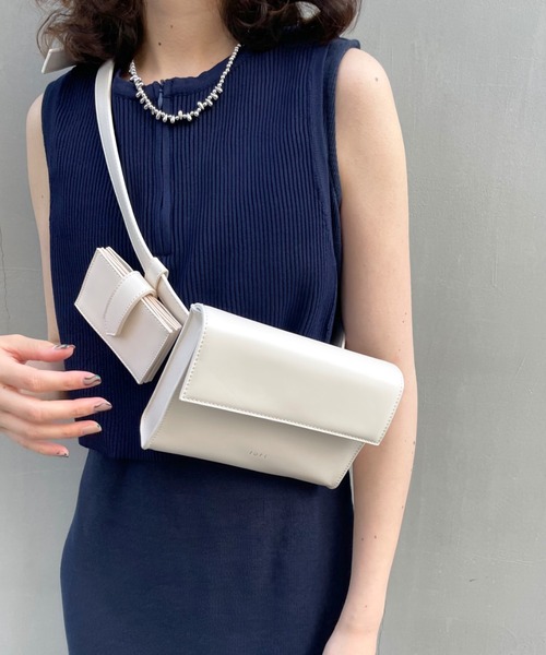 loti（ロティ）の「WEB限定 loti カードケース付きボディBAG（ショルダーバッグ・レディース・オフホワイト/ブラック/ピンク・FREE）」の2枚目の写真