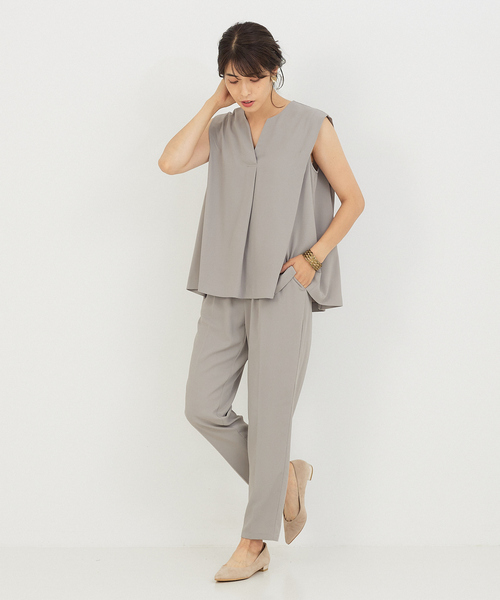 abahouse mavie（アバハウスマヴィ）の「【セットアップ対応】ドライタッチ袖タックノースリーブブラウス（シャツ/ブラウス・レディース・ブラック/グレイッシュベージュ・フリー）」の4枚目の写真