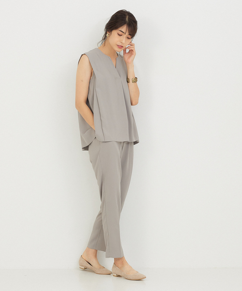 abahouse mavie（アバハウスマヴィ）の「【セットアップ対応】ドライタッチ袖タックノースリーブブラウス（シャツ/ブラウス・レディース・ブラック/グレイッシュベージュ・フリー）」の5枚目の写真