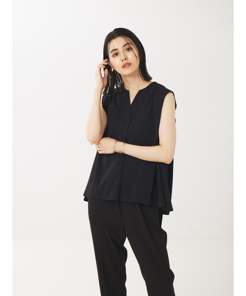 abahouse mavie（アバハウスマヴィ）の「【セットアップ対応】ドライタッチ袖タックノースリーブブラウス（シャツ/ブラウス・レディース・ブラック/グレイッシュベージュ・フリー）」の10枚目の写真