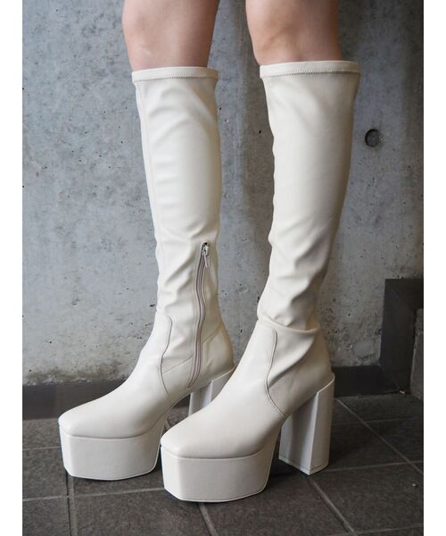 EVRIS（エヴリス）の「ストレッチミドルブーツ（ブーツ・レディース・ホワイト/ブラック・SMALL/MEDIUM/LARGE）」の2枚目の写真
