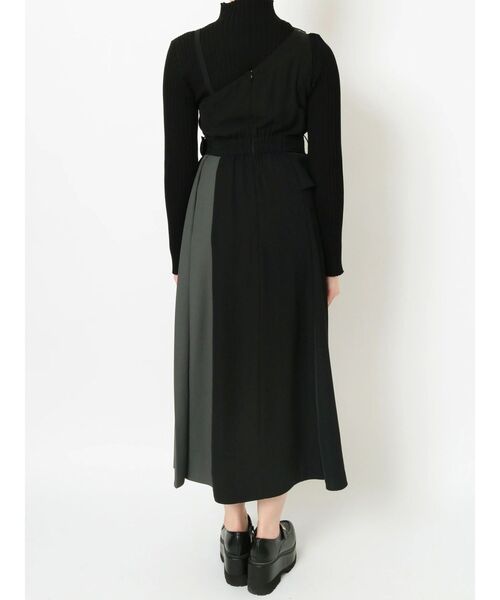 MURUA（ムルーア）の「アシメプリーツジャンパースカート（ワンピース・レディース・ブラック/カーキ・1/2）」の15枚目の写真
