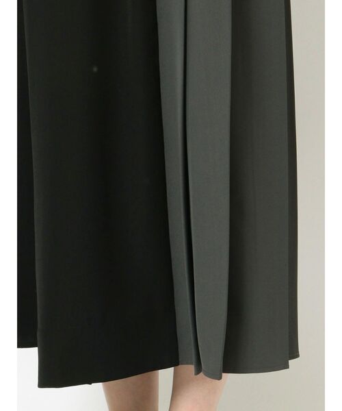 MURUA（ムルーア）の「アシメプリーツジャンパースカート（ワンピース・レディース・ブラック/カーキ・1/2）」の18枚目の写真