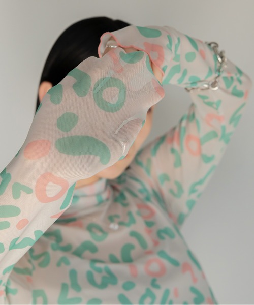 VACANCY（ヴァカンシー）の「ハンドアート柄シアーインナー（Tシャツ/カットソー・レディース・ブルー/グリーン・FREE）」の3枚目の写真