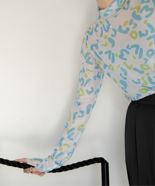 VACANCY（ヴァカンシー）の「ハンドアート柄シアーインナー（Tシャツ/カットソー・レディース・ブルー/グリーン・FREE）」の6枚目の写真