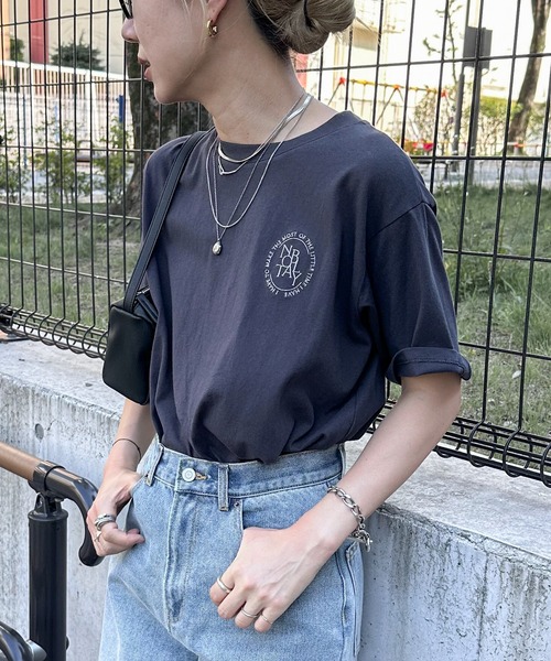 feepur（フェピュール）の「エンブロイダリーロゴカラーTee（Tシャツ/カットソー・レディース・チャコールグレー/オフホワイト/グリーン/ピンク/ネイビー・MEDIUM）」の4枚目の写真