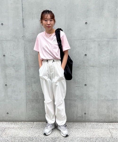 feepur（フェピュール）の「エンブロイダリーロゴカラーTee（Tシャツ/カットソー・レディース・チャコールグレー/オフホワイト/グリーン/ピンク/ネイビー・MEDIUM）」の6枚目の写真