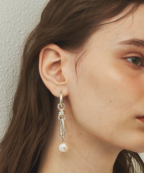 loni（ロニ）の「【金属アレルギー対応】Link chain pearl pierce/2WAYチェーンパールピアス/両耳用（ピアス（両耳用）・レディース・シルバー/ゴールド・FREE）」の9枚目の写真