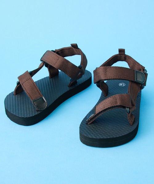 SHISKY（シスキー）の「SHISKY / シスキー バックル マジックテープ 溝入りソール サンダル キッズ（サンダル・キッズ・レッド/ベージュ系/ブラウン/ネイビー系/ベージュ/ブラック/ブラック系/ブラウン系/カーキ/カーキ系/ネイビー/レッド系・21/19/18/17/20/22/16）」の4枚目の写真