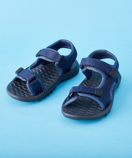 SHISKY（シスキー）の「SHISKY / シスキー バックル マジックテープ 溝入りソール サンダル キッズ（サンダル・キッズ・レッド/ベージュ系/ブラウン/ネイビー系/ベージュ/ブラック/ブラック系/ブラウン系/カーキ/カーキ系/ネイビー/レッド系・21/19/18/17/20/22/16）」の9枚目の写真
