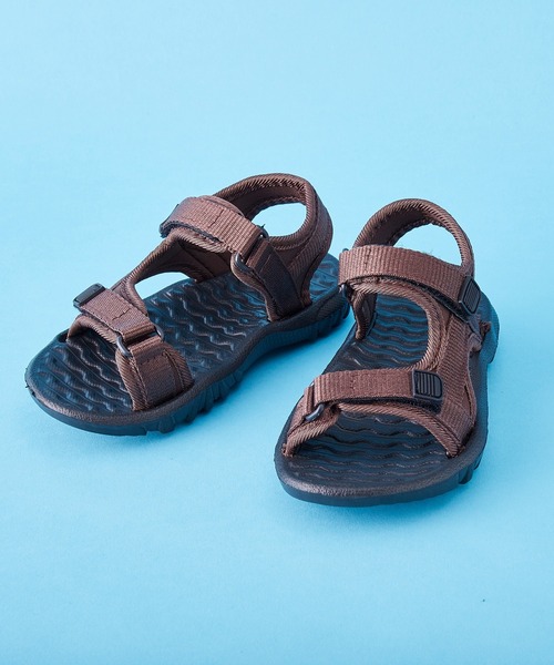 SHISKY（シスキー）の「SHISKY / シスキー バックル マジックテープ 溝入りソール サンダル キッズ（サンダル・キッズ・レッド/ベージュ系/ブラウン/ネイビー系/ベージュ/ブラック/ブラック系/ブラウン系/カーキ/カーキ系/ネイビー/レッド系・21/19/18/17/20/22/16）」の3枚目の写真