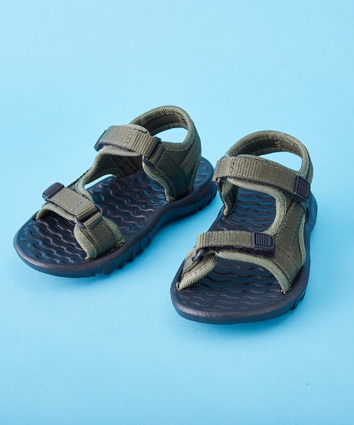 SHISKY（シスキー）の「SHISKY / シスキー バックル マジックテープ 溝入りソール サンダル キッズ（サンダル・キッズ・レッド/ベージュ系/ブラウン/ネイビー系/ベージュ/ブラック/ブラック系/ブラウン系/カーキ/カーキ系/ネイビー/レッド系・21/19/18/17/20/22/16）」の7枚目の写真