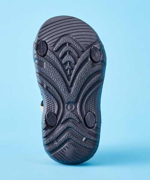 SHISKY（シスキー）の「SHISKY / シスキー バックル マジックテープ 溝入りソール サンダル キッズ（サンダル・キッズ・レッド/ベージュ系/ブラウン/ネイビー系/ベージュ/ブラック/ブラック系/ブラウン系/カーキ/カーキ系/ネイビー/レッド系・21/19/18/17/20/22/16）」の17枚目の写真