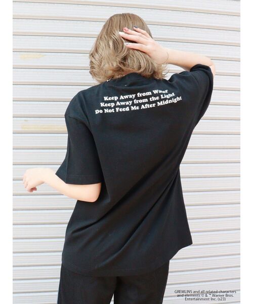 MURUA（ムルーア）の「【GREMLiNS】フォトプリントTシャツ（Tシャツ/カットソー・レディース・ホワイト/ブラック・FREE）」の14枚目の写真