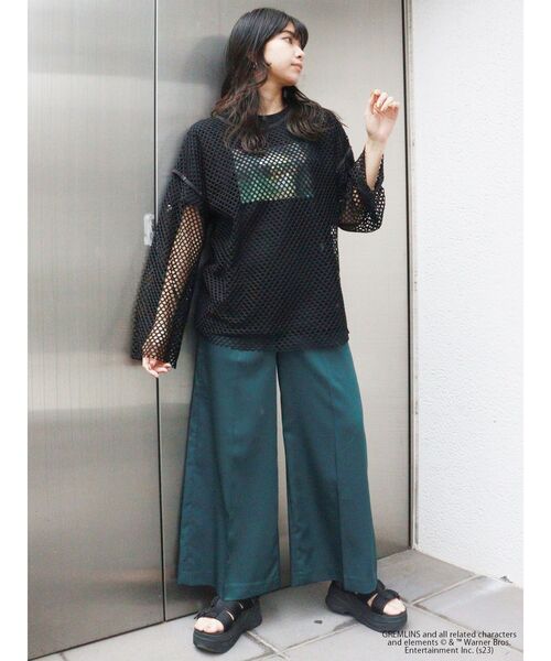 MURUA（ムルーア）の「【GREMLiNS】フォトプリントTシャツ（Tシャツ/カットソー・レディース・ホワイト/ブラック・FREE）」の18枚目の写真