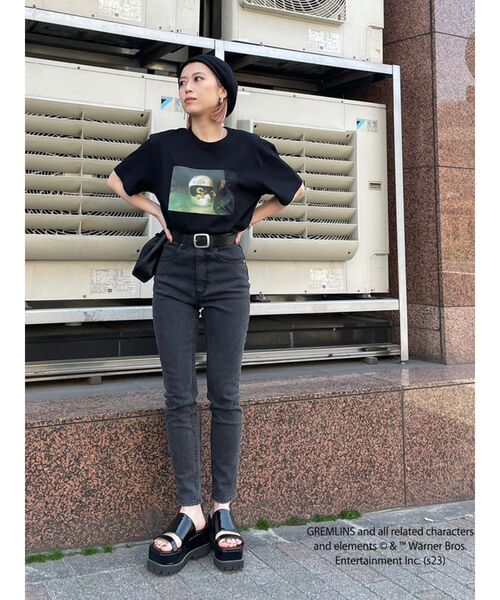 MURUA（ムルーア）の「【GREMLiNS】フォトプリントTシャツ（Tシャツ/カットソー・レディース・ホワイト/ブラック・FREE）」の21枚目の写真